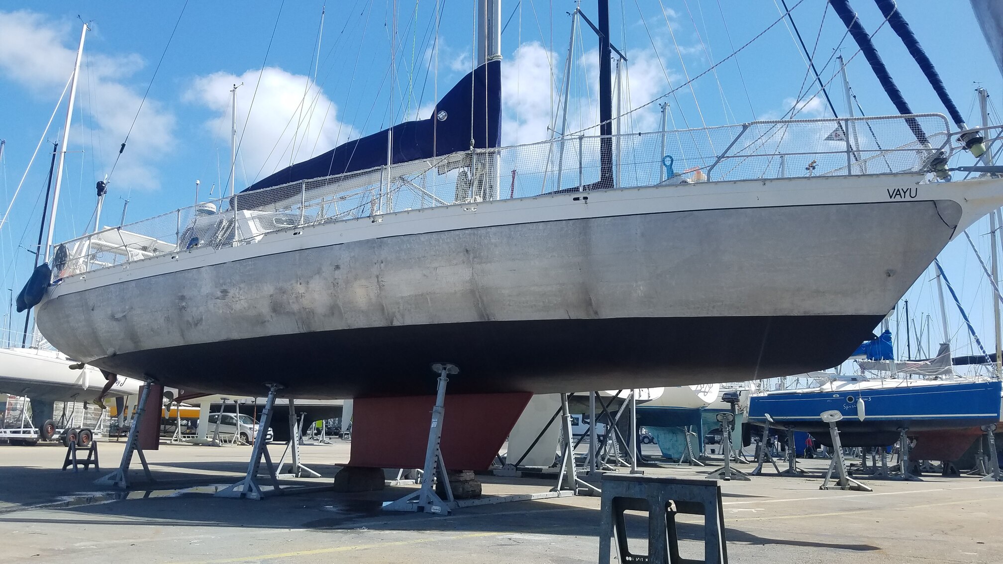Voilier sécurisé en aluminium
